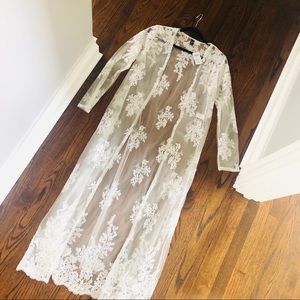 Windsor White Lace Robe